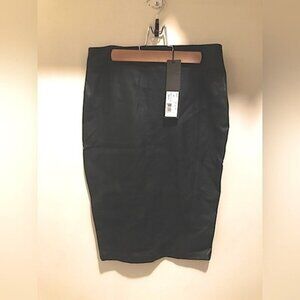 Kardashian COLLECTION faux leather skirt XS. Black.